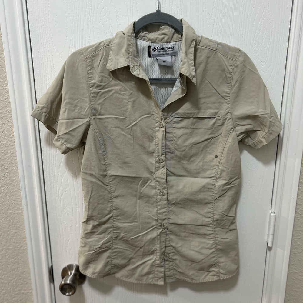 Columbia woman’s titanium outdoor button up top size small